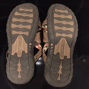 skechers rockin soundstage